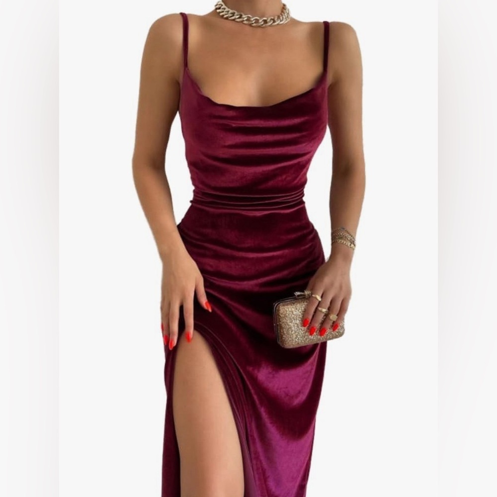 NEW-Women's Sexy Burgundy Velvet Spaghetti Straps Bodycon Party Club Dress. Med.